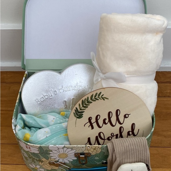 Baby Gift Set - Picture 2 of 3
